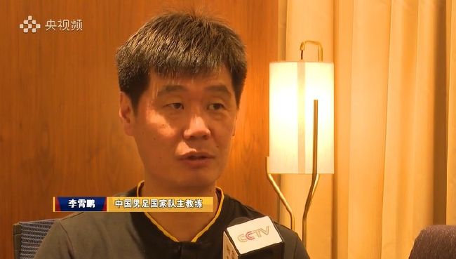 上半场两队节奏都打得飞快，尼克斯由布伦森、巴雷特和兰德尔三人轮番进攻，雄鹿则是在字母哥带领下连续冲击篮筐得手，场上比分也是十分胶着，利拉德半场结束前连续三分帮助雄鹿75-72领先结束上半场。